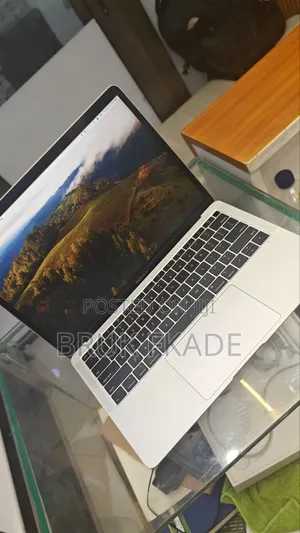 New Laptop Apple MacBook Air 2019 8GB Intel Core i5 SSD 256GB