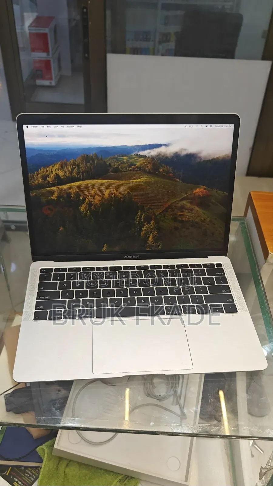 New Laptop Apple MacBook Air 2019 8GB Intel Core i5 SSD 256GB