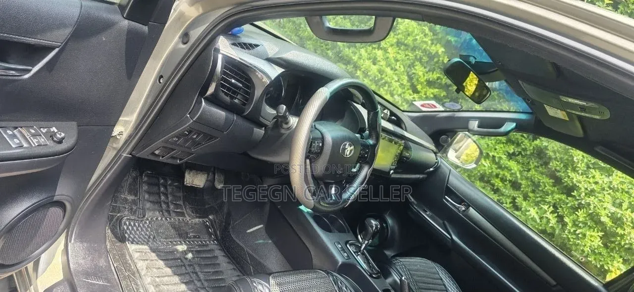 Toyota Hilux 2021 Gray