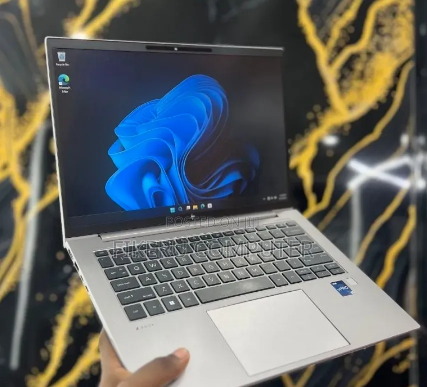 New Laptop HP ZBook Firefly 16 G10 16GB Intel Core i7 SSD 512GB