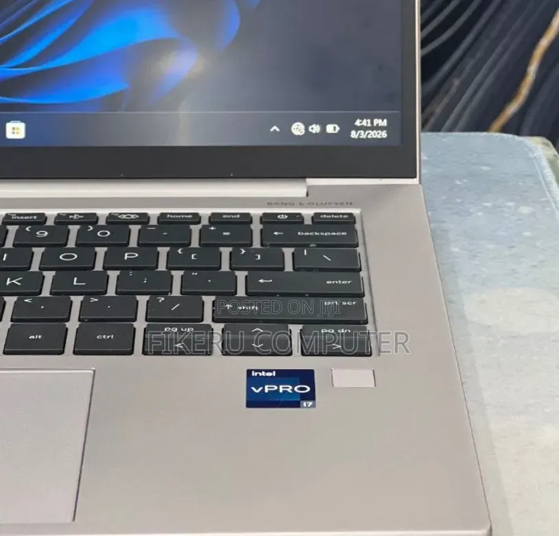 New Laptop HP ZBook Firefly 16 G10 16GB Intel Core i7 SSD 512GB