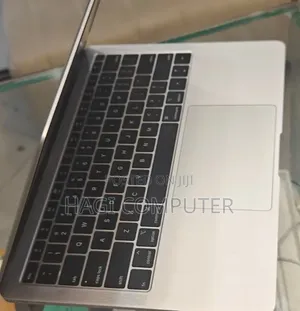 New Laptop Apple MacBook Air 2019 8GB Intel Core i5 SSD 256GB