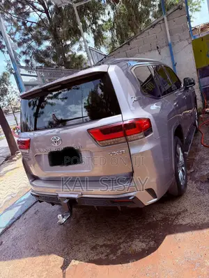 Toyota Land Cruiser LC300 2023 Silver