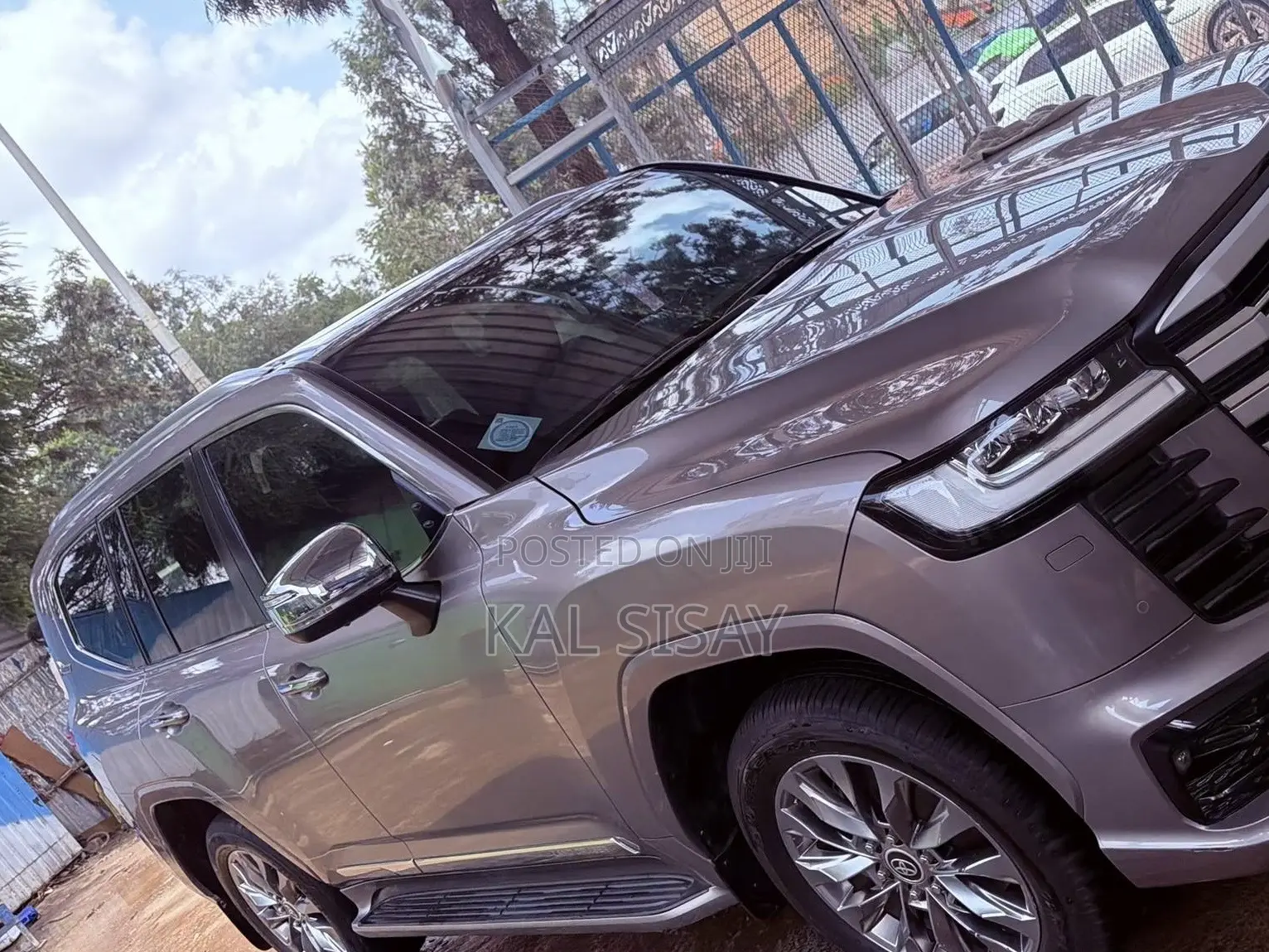 Toyota Land Cruiser LC300 2023 Silver