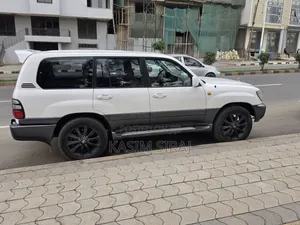 Toyota Land Cruiser 2004 White