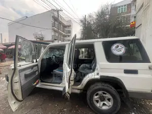 Toyota Land Cruiser 2017 White