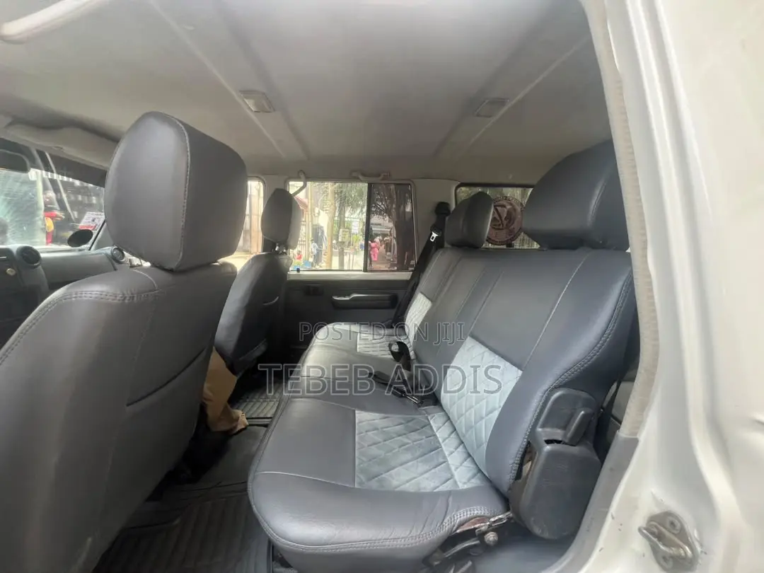 Toyota Land Cruiser 2017 White
