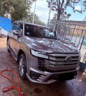 Toyota Land Cruiser 2022 Silver