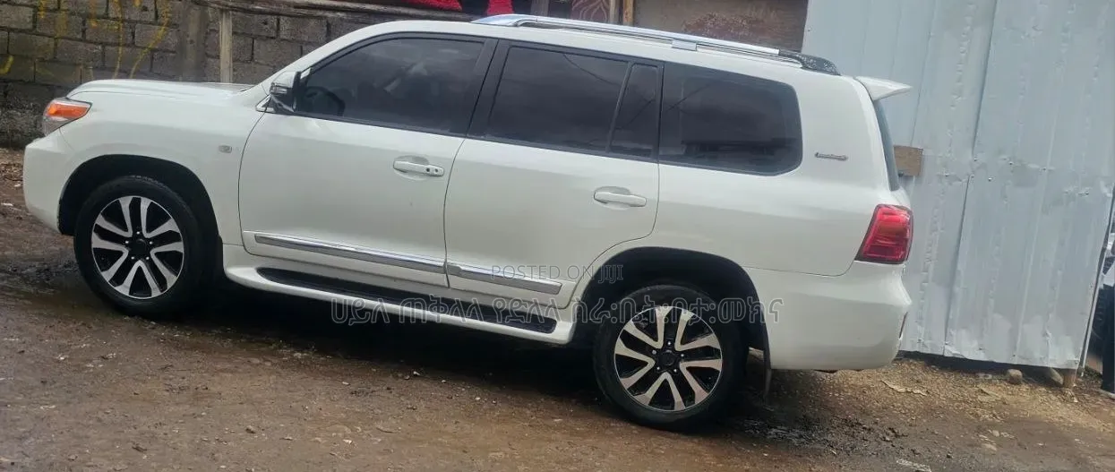 Toyota Land Cruiser 2011 Off white