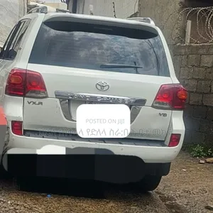 Toyota Land Cruiser 2011 Off white
