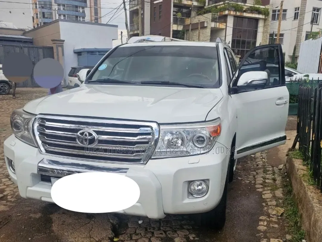 Toyota Land Cruiser 2011 Off white