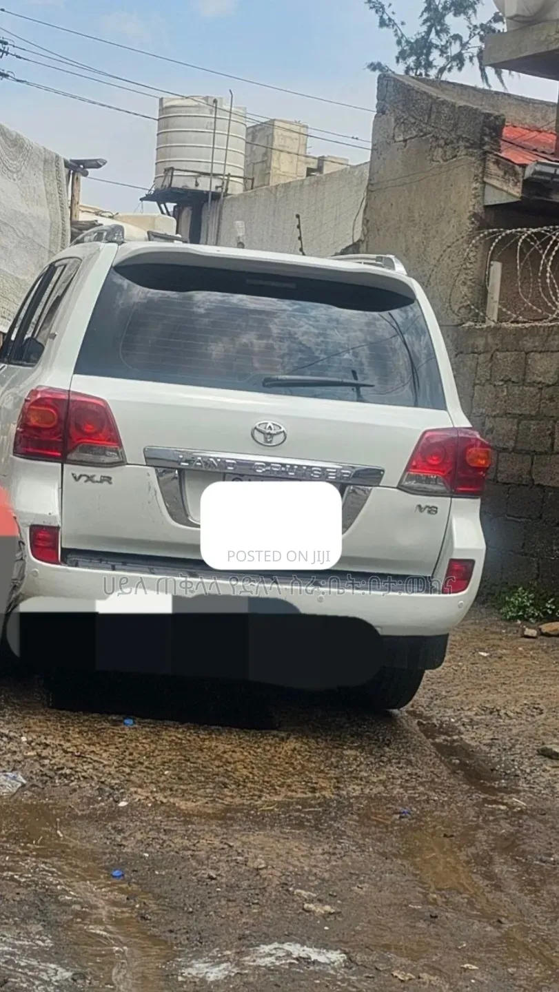 Toyota Land Cruiser 2011 Off white