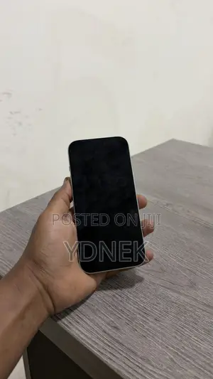 Apple iPhone 15 256 GB Green