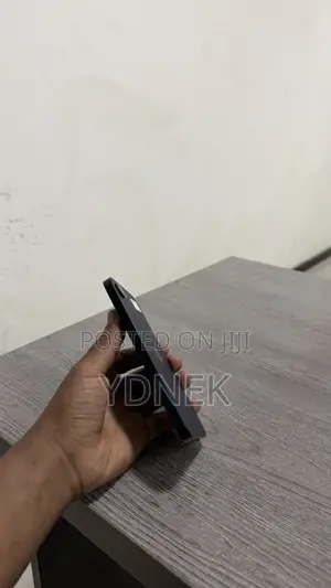 New Apple iPhone 16e 128 GB Black