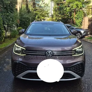 Volkswagen ID.6 2023 Pink