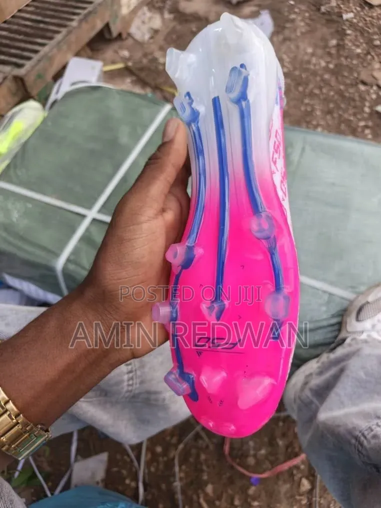 የእግር ኳስ ጫማዎች