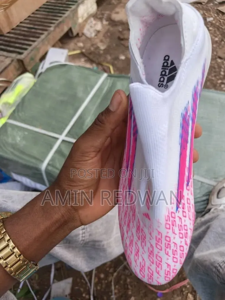 የእግር ኳስ ጫማዎች