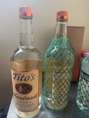 1 Liter Tito’s Vodka