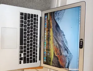 New Laptop Apple MacBook Air 2017 8GB Intel Core i5 SSD 256GB