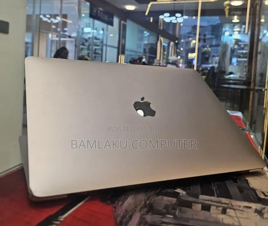 New Laptop Apple MacBook Pro 2020 M1 16GB Apple M1 Pro SSD 256GB