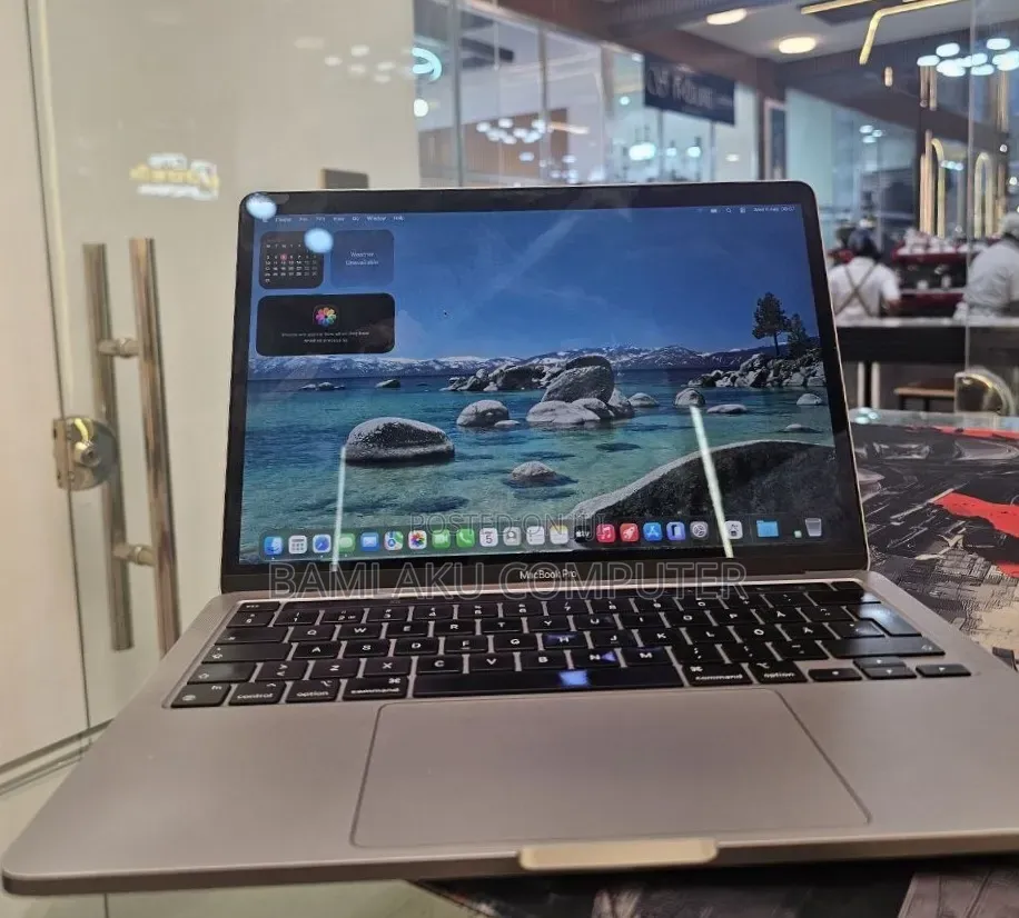 New Laptop Apple MacBook Pro 2020 M1 16GB Apple M1 Pro SSD 256GB