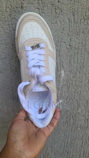 Brand - Guess
