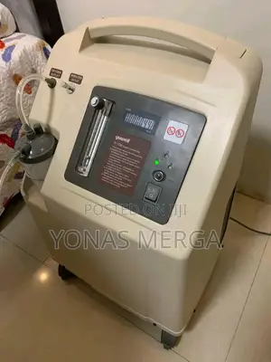 Oxygen Concentrator Machine寺弟Oxygen Purity Level: Up to 95%.