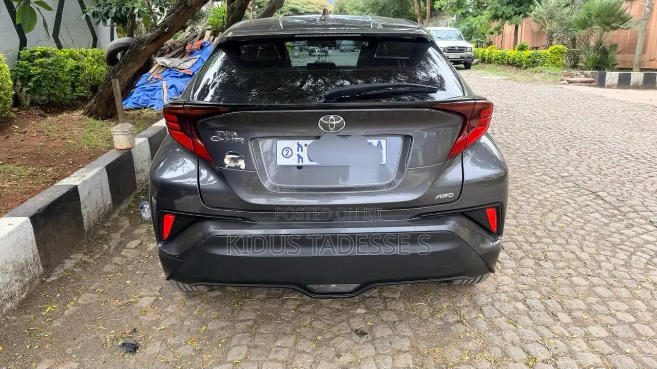 Toyota C-HR Limited 2022 Gray