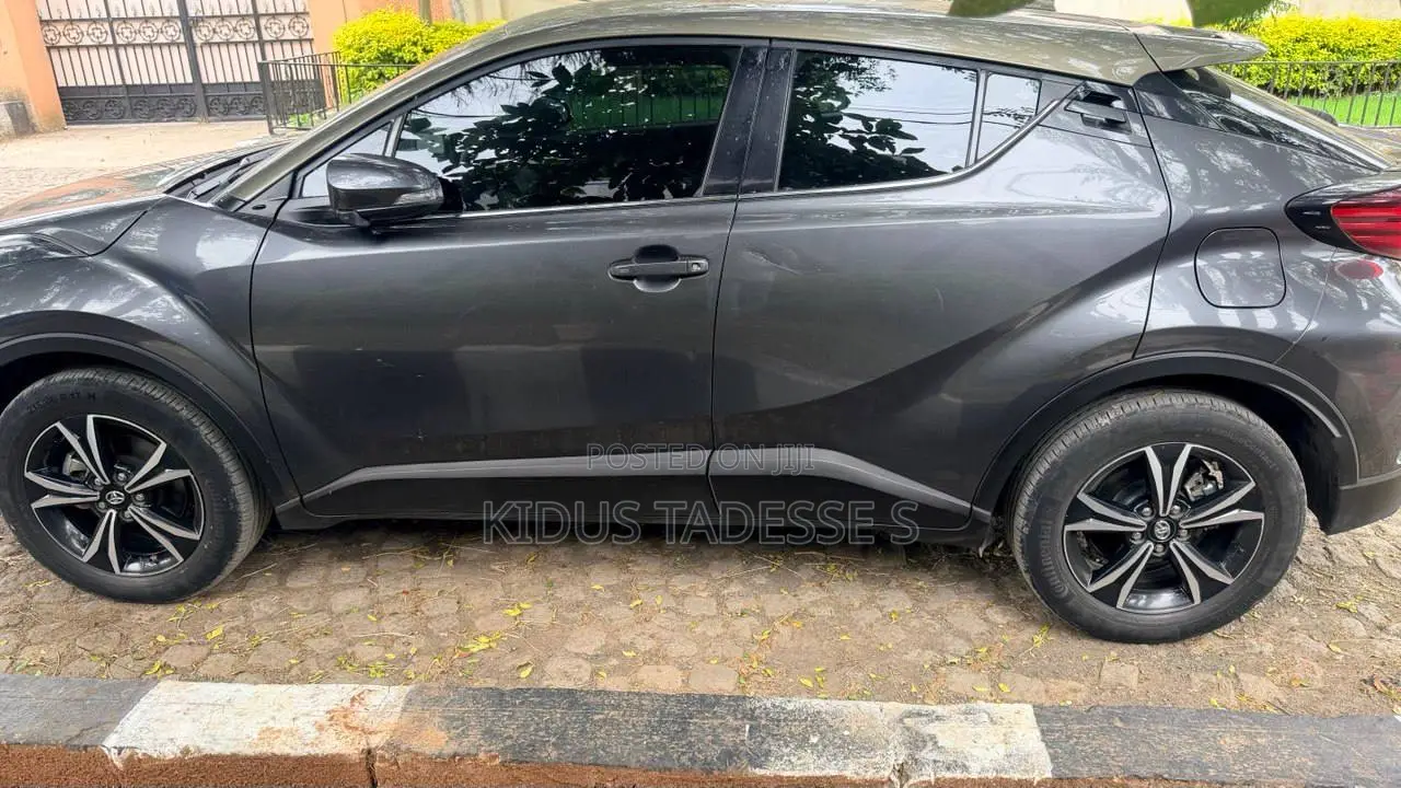 Toyota C-HR Limited 2022 Gray