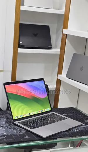 New Laptop Apple MacBook Pro 2019 16GB Intel Core i7 SSD 256GB