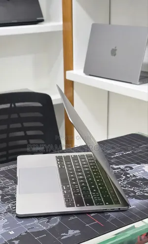 New Laptop Apple MacBook Pro 2019 16GB Intel Core i7 SSD 256GB