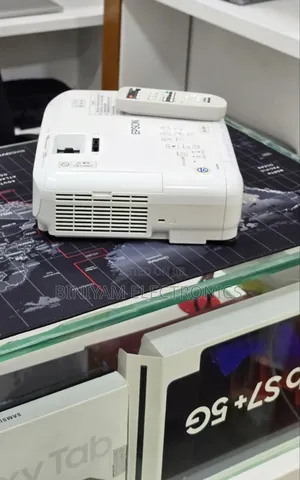 Epson EB-S05 Projector