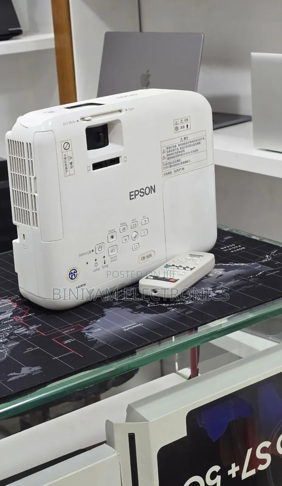 Epson EB-S05 Projector