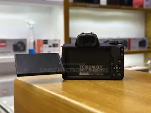 Canon EOS Canon M50 Mirrorless Camera With 15-45mm Lens
