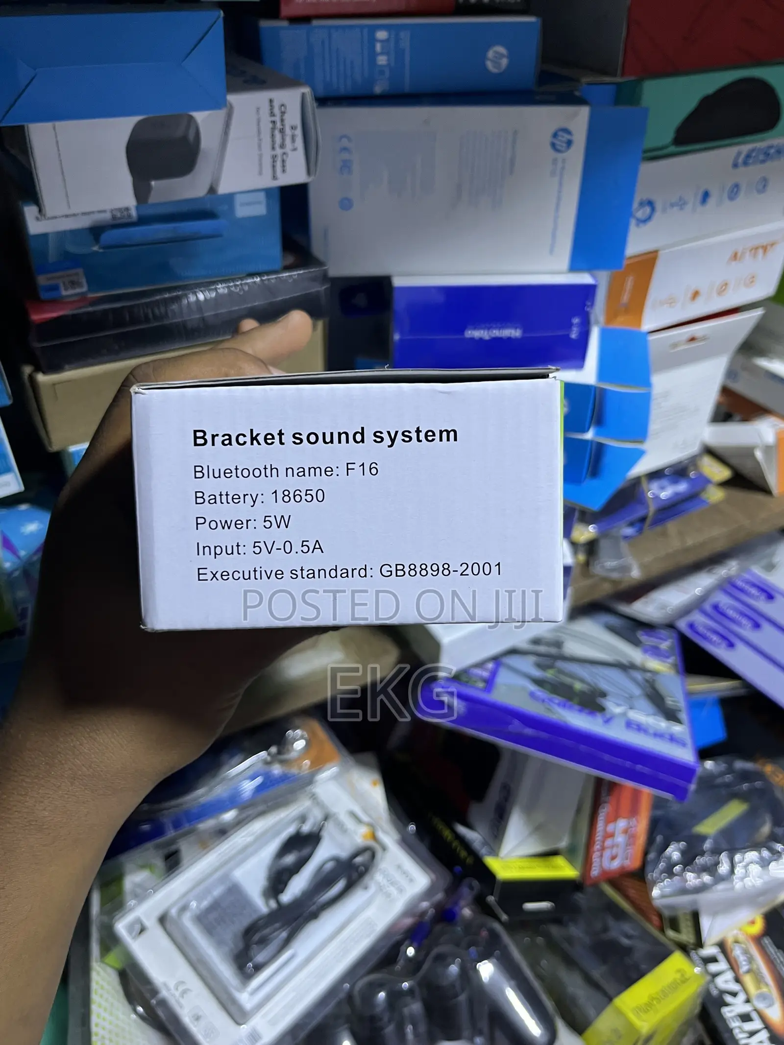 F16 Bluetooth Speaker With Phone Holder Stand የስልክ ማቆሚያ ያለው ብሉቱዝ ስፒከር