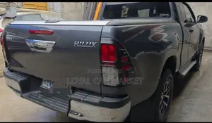 Toyota Hilux 2016 Gray