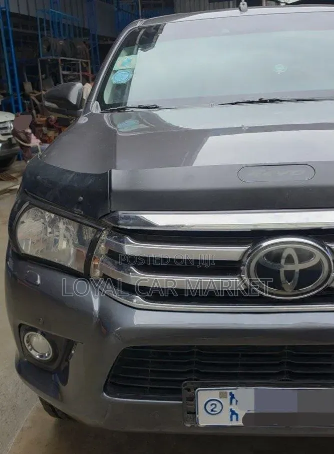 Toyota Hilux 2016 Gray