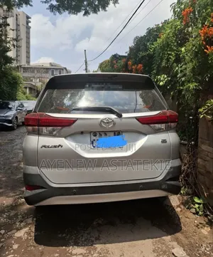 Toyota Rush 2022 Silver