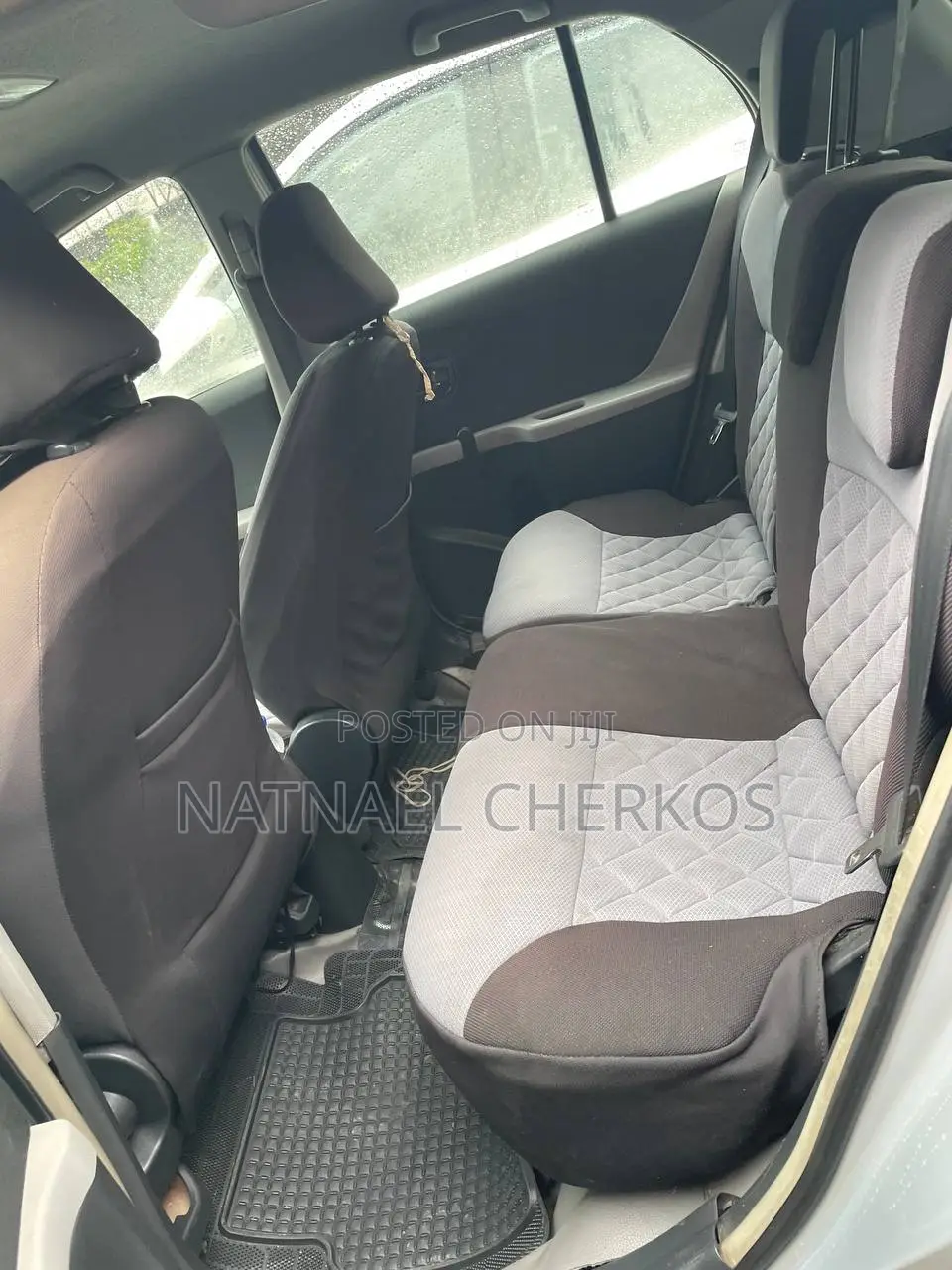 Toyota Yaris 2010 Silver