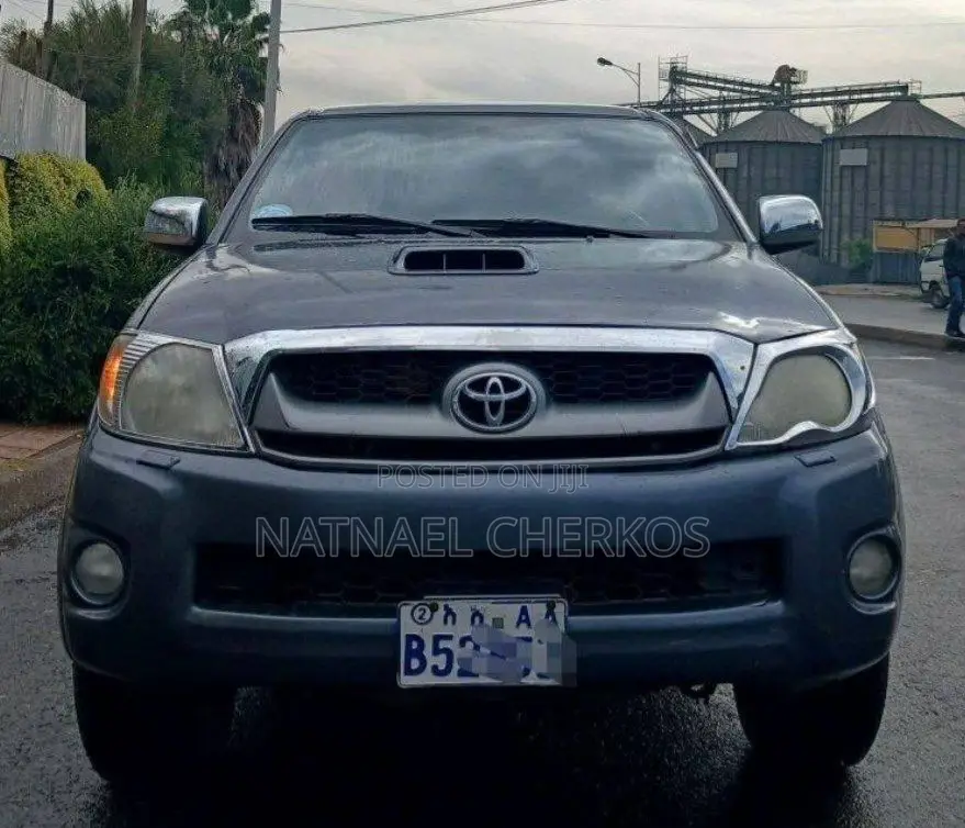 Toyota Hilux 2020 Gray