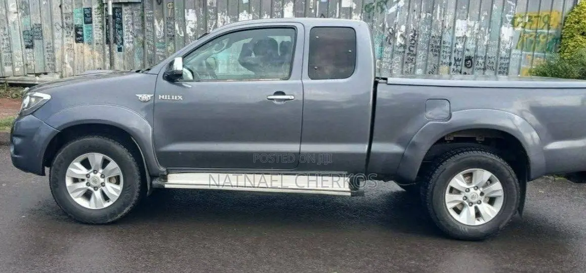 Toyota Hilux 2020 Gray