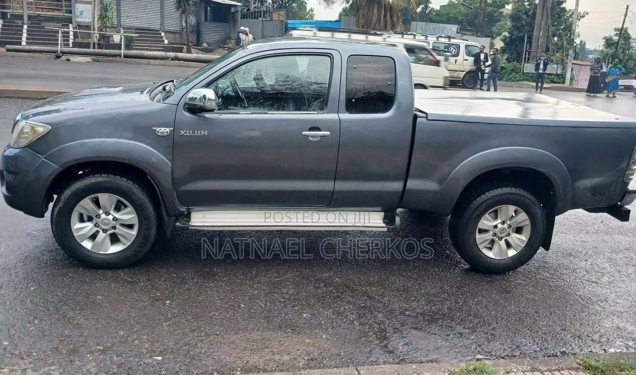 Toyota Hilux 2020 Gray
