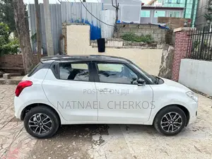 Suzuki Swift 2022 White