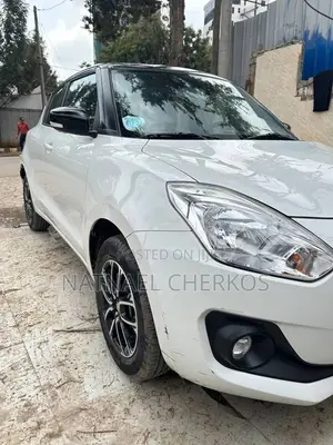Suzuki Swift 2022 White