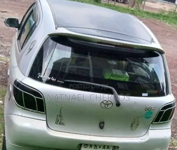 Toyota Vitz 2001 Silver