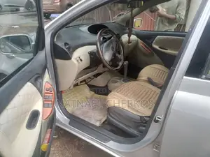 Toyota Vitz 2001 Silver