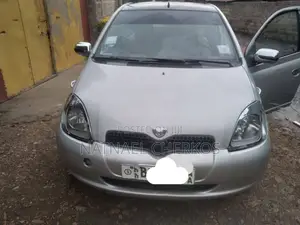Toyota Vitz 2001 Silver
