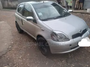 Toyota Vitz 2001 Silver