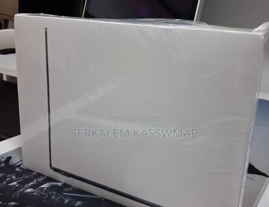 New Laptop Apple MacBook Air 2022 M2 8GB Apple M2 SSD 256GB
