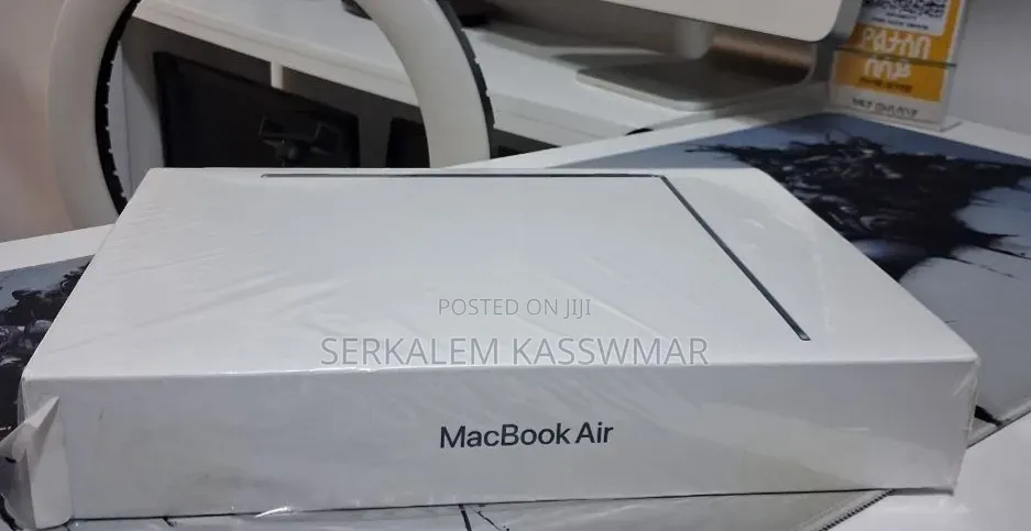 New Laptop Apple MacBook Air 2022 M2 8GB Apple M2 SSD 256GB